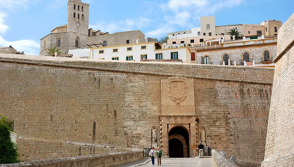 Entrada principal de la muralla de Ibiza