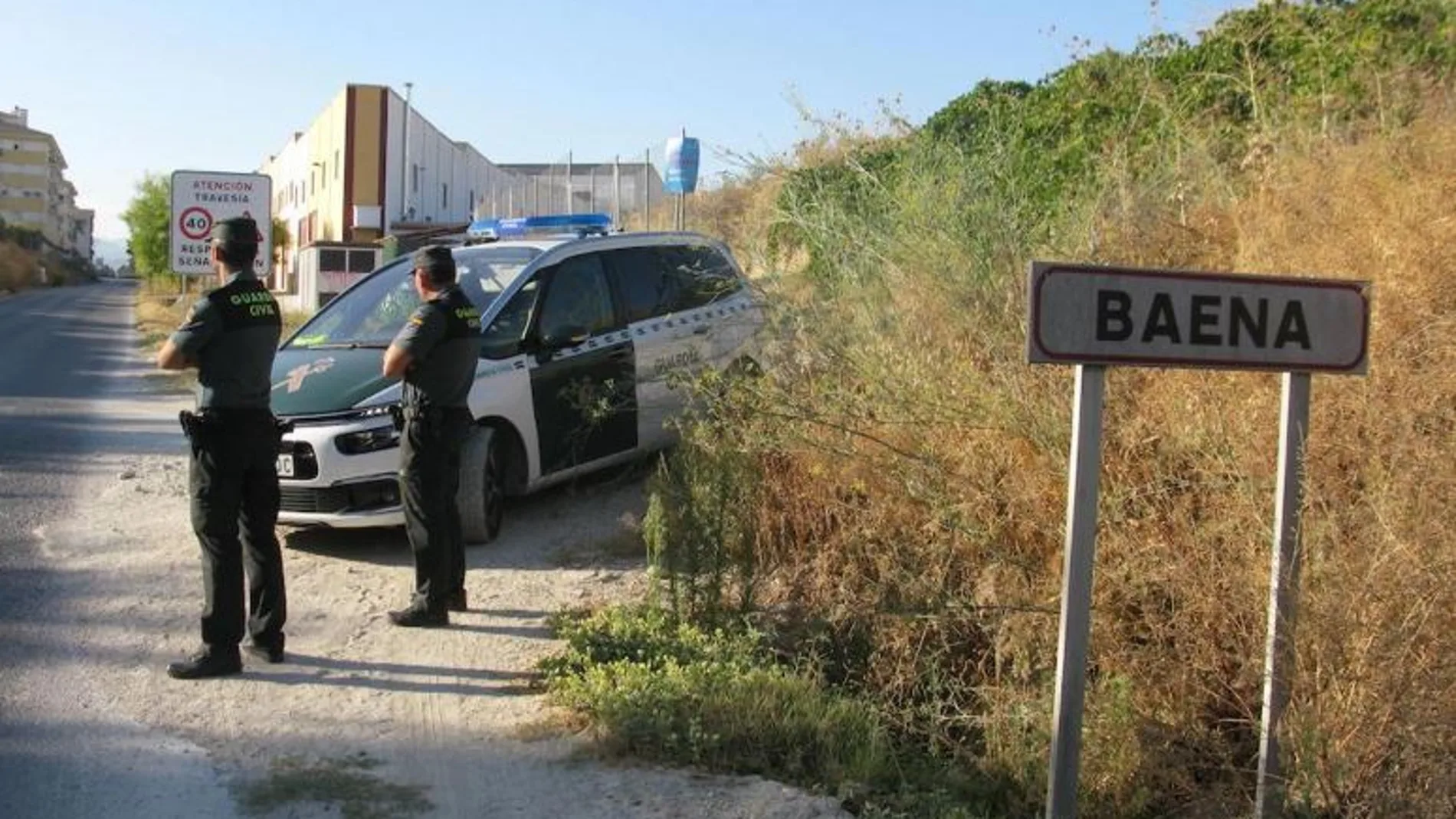 Una patrulla de la Guardia Civil en Baena, Córdoba