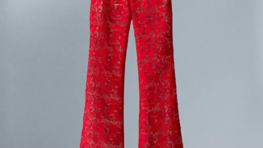 Pantalón de gipur de Mango. 