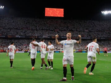 El Sevilla demuestra al United quién es el rey de la Europa League