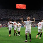 Rakitic celebra uno de los goles del Sevilla