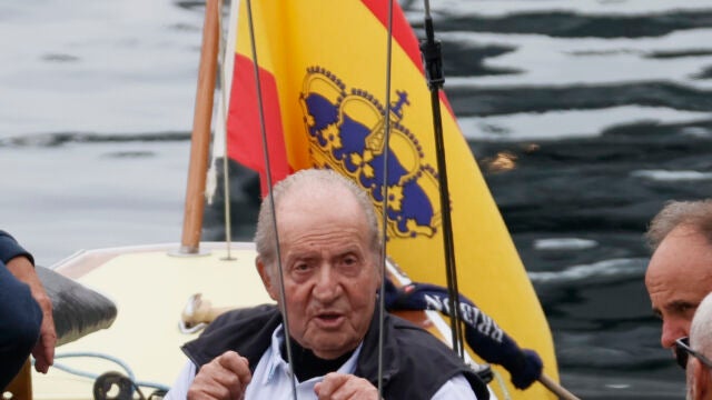 El rey emérito Juan Carlos I visita el Náutico de Sanxenxo (Pontevedra)
