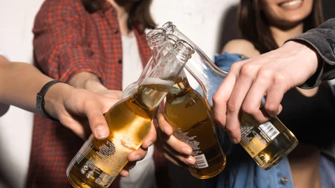 Esta es la razón por la que a los humanos nos gusta el alcohol, según la ciencia