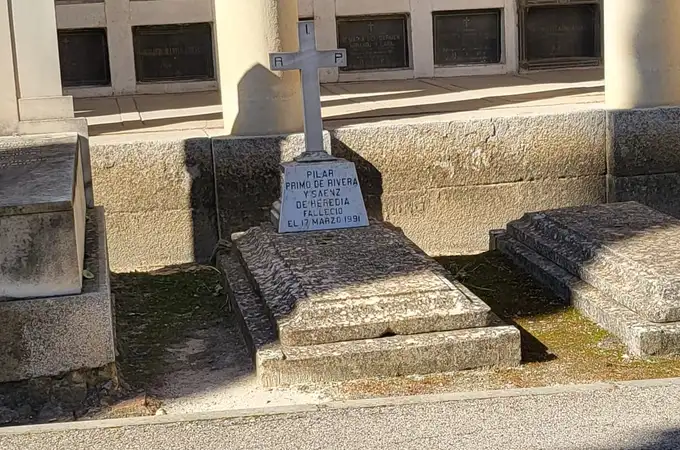 El quinto entierro de Primo de Rivera: en una urna junto a su hermana Pilar