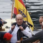 SANXENXO (PONTEVEDRA), 20/04/2023.- El rey Juan Carlos I sale a navegar en Sanxenxo, Pontevedra, este jueves. 
