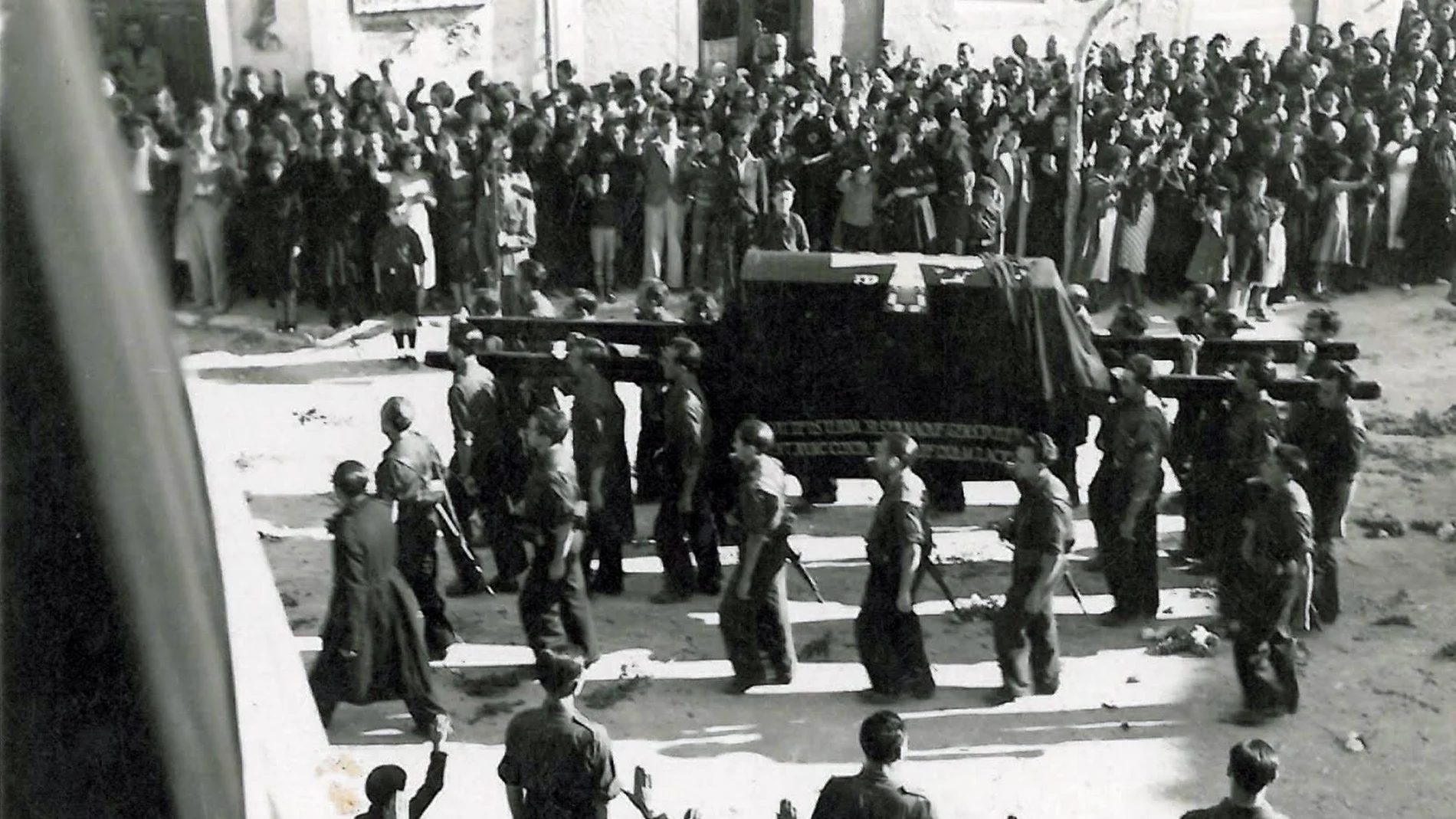 Tras salir de Alicante, una procesión escoltó el cuerpo de José Antonio Primo de Rivera durante diez días