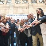 Cristina Ayala y su equipo se dan ánimos de cara al 28-M