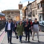 Luis Tudanca junto al secretario general del PSOE de Cantabria, Pablo Zuloaga, la secretaria general del PSOE de Palencia, Miriam Andrés, participan en el acto de encuentro con el candidato, Pedro Peláez(D) y la candidatura socialista al Ayuntamiento de Osorno (Palencia)