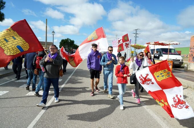 Ciudadanos de la Comunidad celebran Villalar con banderas de Castilla y León
