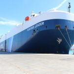 El buque 'Dionysos Leader', de casi 200 metros de eslora, ha descargado aproximadamente 700 vehículos para su transbordo en el Puerto de Málaga, actuando Marmedsa Noatum Maritime como agente marítimo.