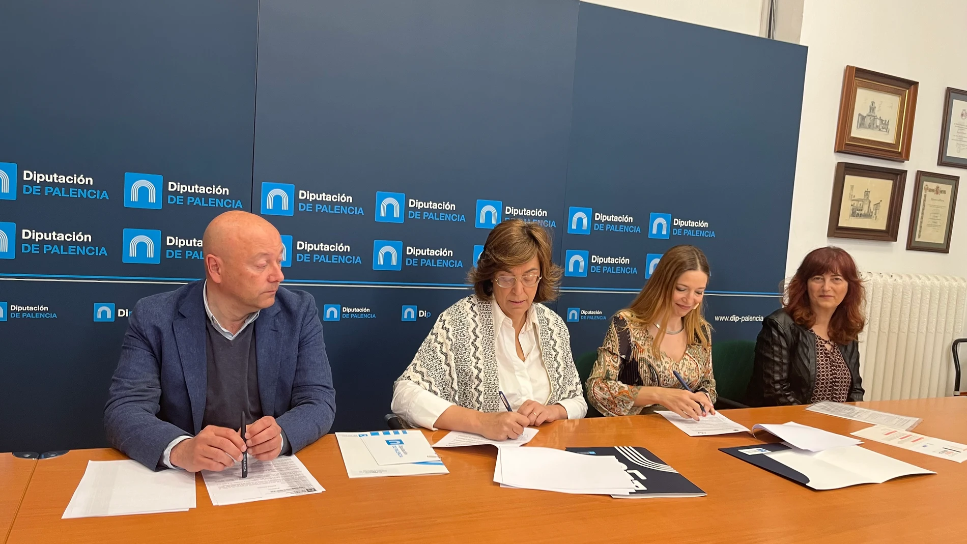 Firma del convenio de colaboración entre la Diputación de Palencia y el colegio de Arquitectos