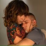 "El hijo zurdo": amor de madre, dolor incondicional / María León (izda.) y Hugo Welzel en «El hijo zurdo», la nueva serie de Movistar+ recientemente premiada en Canneseries