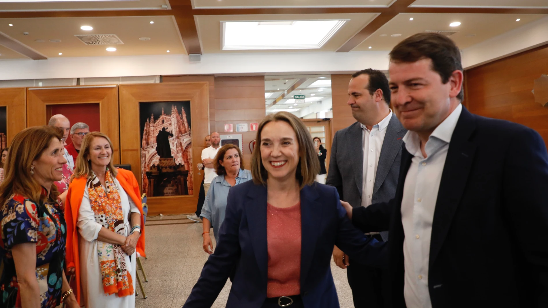 Mañueco con Cuca Gamarra en la convención celebrada en Salamanca