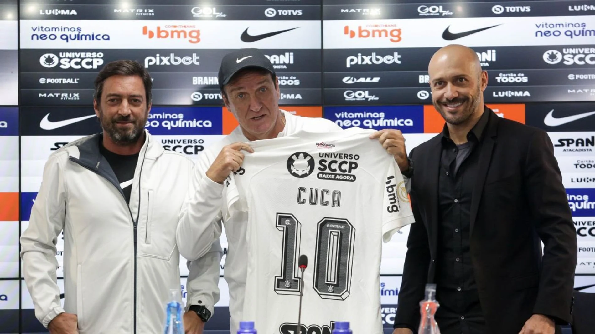 Cuca, en su presentación como entrenador de Corinthians
