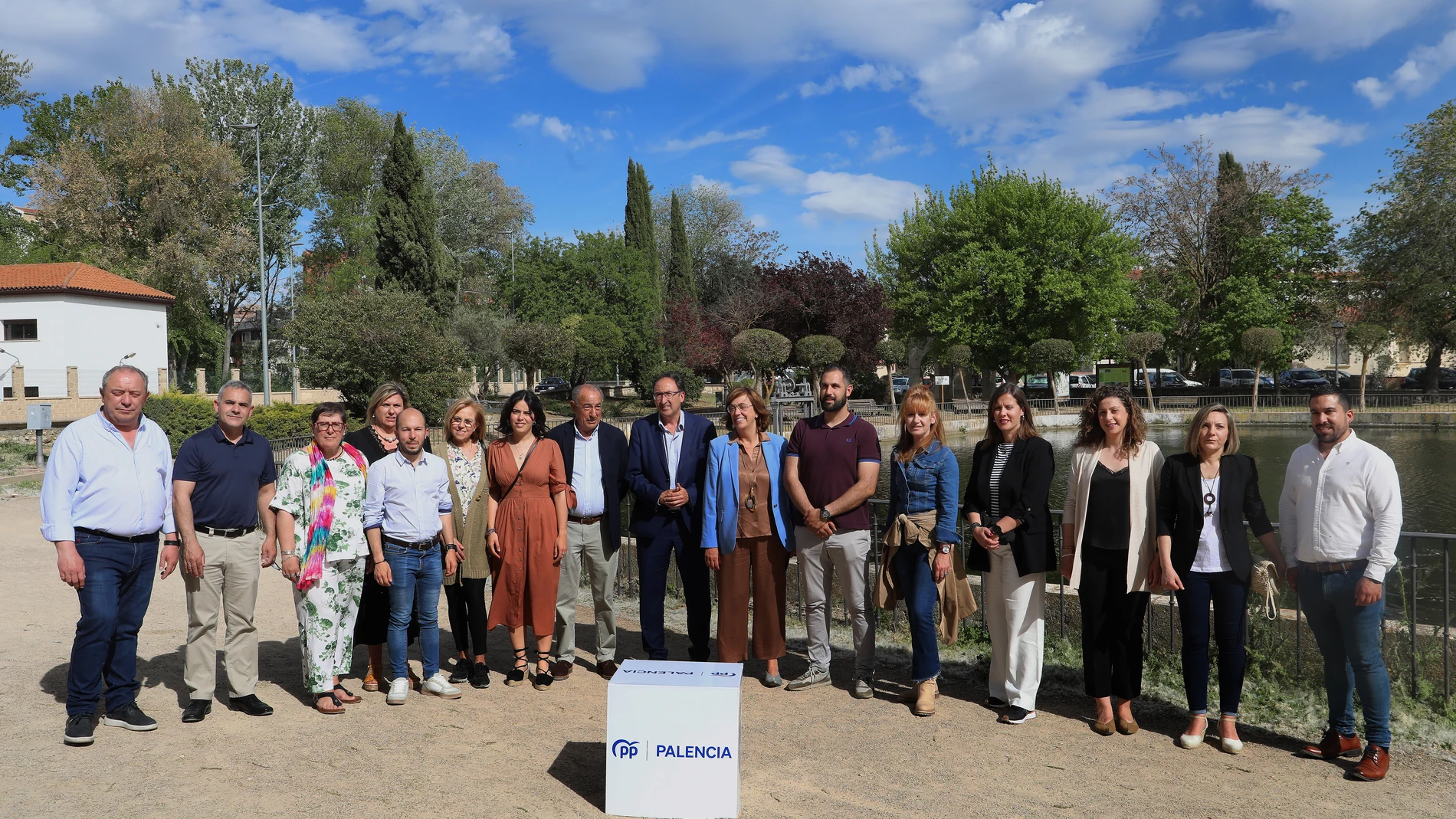 La presidenta del Partido Popular de Palencia, Ángeles Armisén, y el candidato a la Alcaldía de Palencia, Alfonso Polanco, presentan las candidaturas de la capital y de los municipios del alfoz