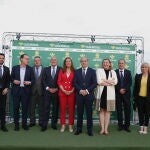 Cipriano García, junto a las autoridades participantes en su homenaje