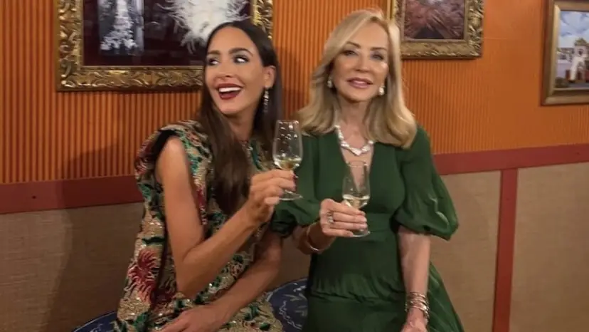 Carmen Lomana y Rocio Osorno en la Feria