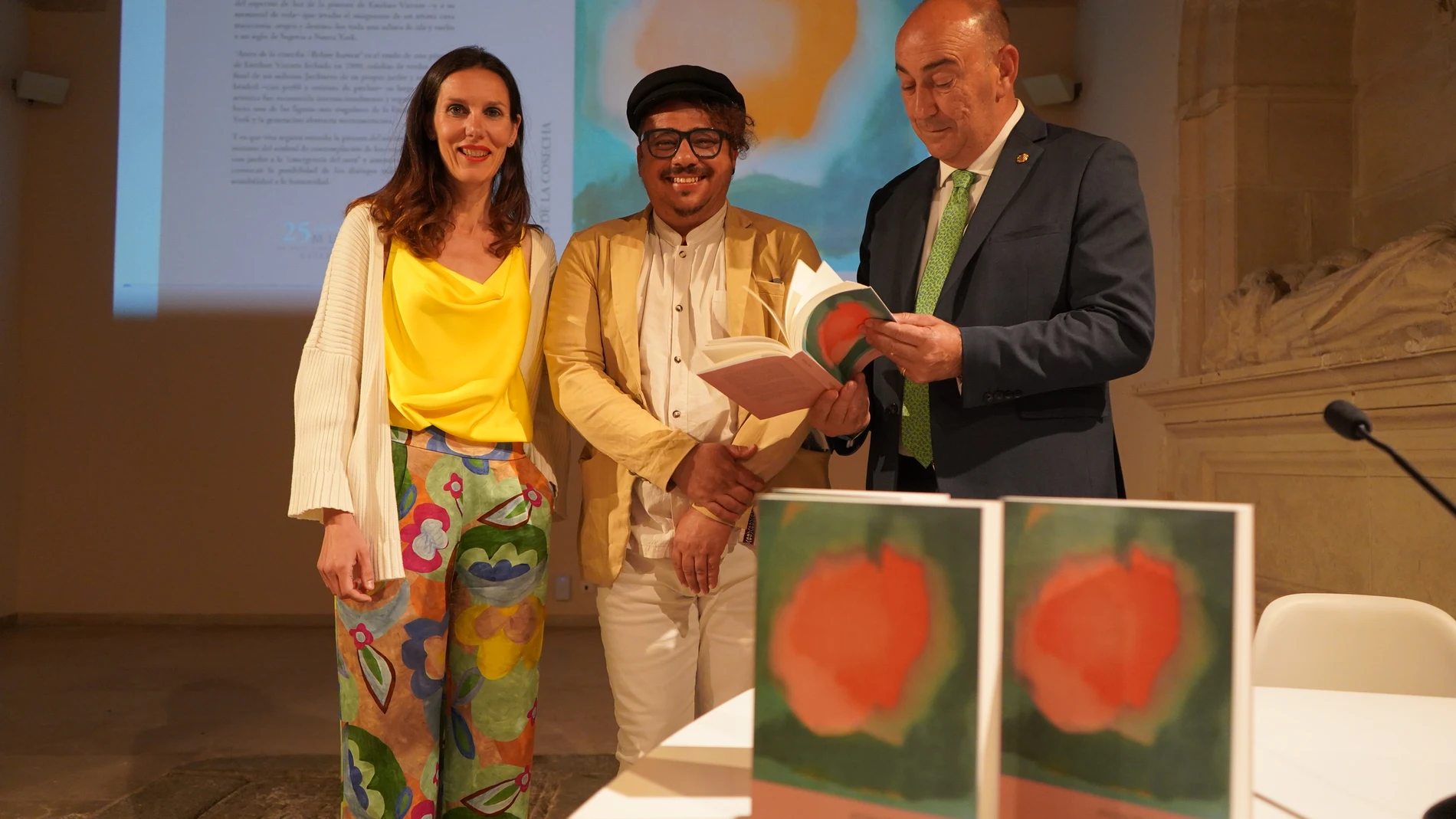Miguel Ángel de Vicente presenta el libro junto a Samir Delgado y Ana Doldán