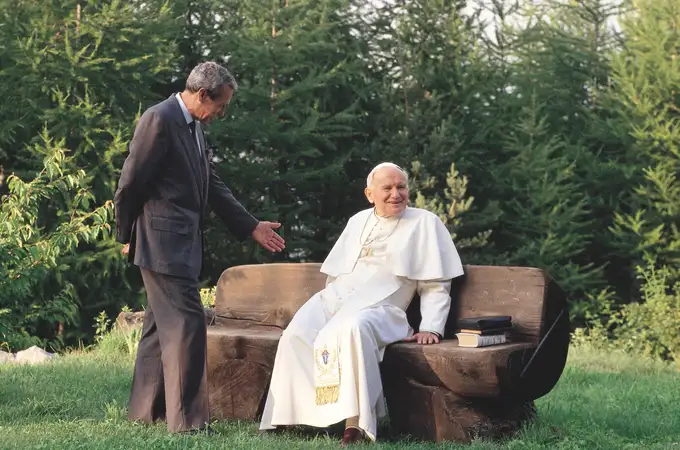 El periodista que «salvó el tipo» a Juan Pablo II y a la Iglesia