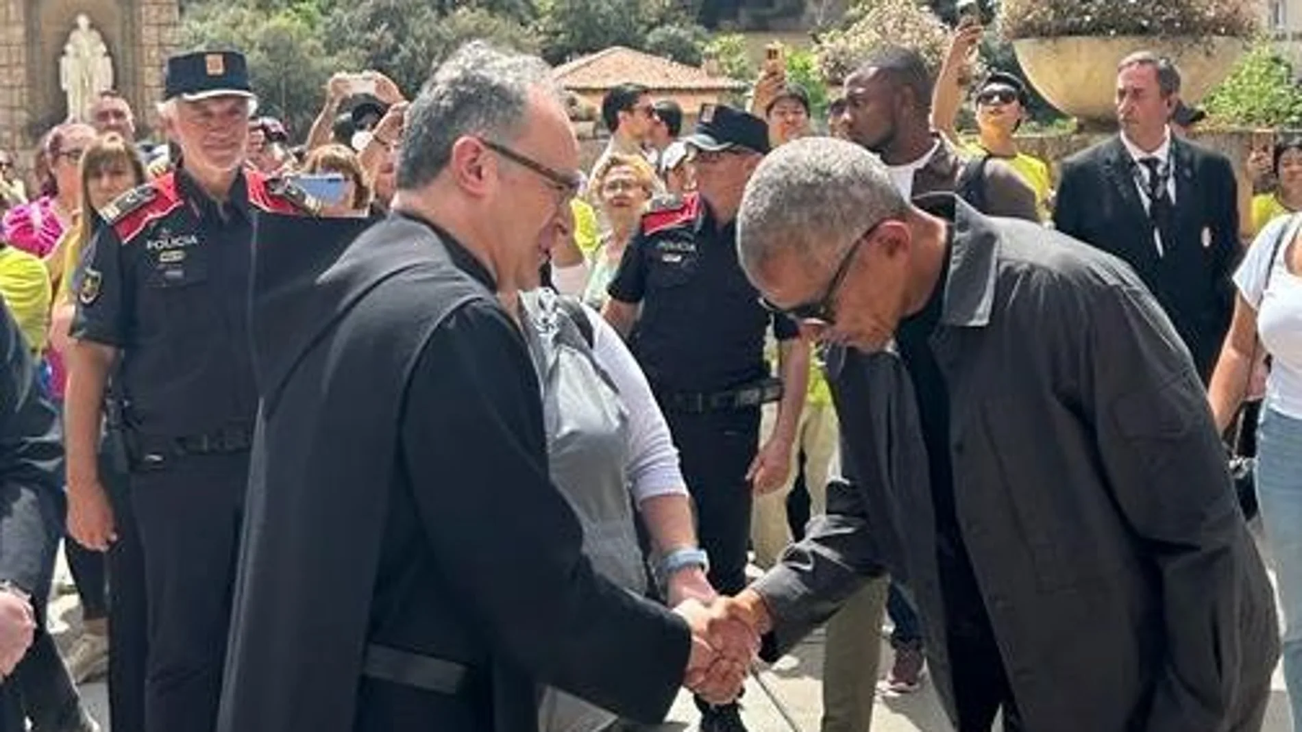 Barack Obama saluda al abad de Montserrat