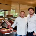 El chef James Martin junto al propietario de la Bodega "El Capricho" José Gordón