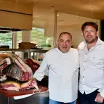 El chef James Martin junto al propietario de la Bodega &quot;El Capricho&quot; José Gordón