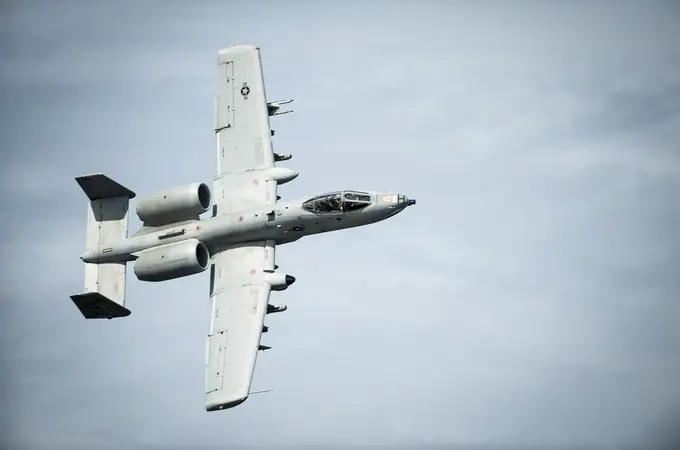 El A-10 Thunderbolt II, el mítico avión de combate de Estados Unidos, comienza su retirada tras 40 años de servicio