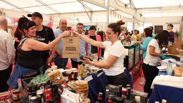 El presidente de la Diputación, Miguel Ángel de Vicente, visita la Feria de Cuéllar