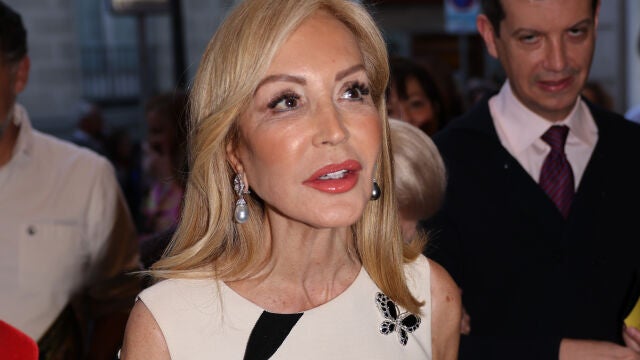 Carmen Lomana disfrutando de una noche de ópera en Madrid.