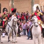 La recreación del levantamiento del pueblo de Madrid contras las tropas invasoras francesas de Napoleón Bonaparte el 2 de mayo de 1808 este domingo 30 de abril en la Plaza del 2 de mayo donde estaba el Cuartel de Monteleón comandado por los capitanes Luis Daóiz y Pedro Velarde.
