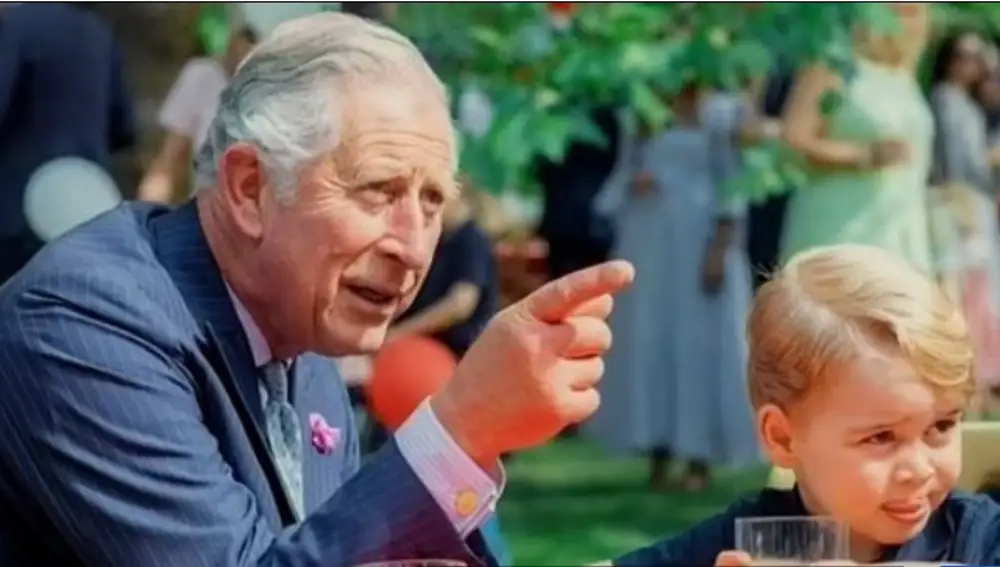 Imagen inédita de la BBC de Carlos III y el príncipe George