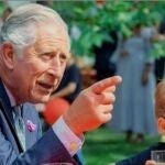 Imagen inédita de la BBC de Carlos III y el príncipe George