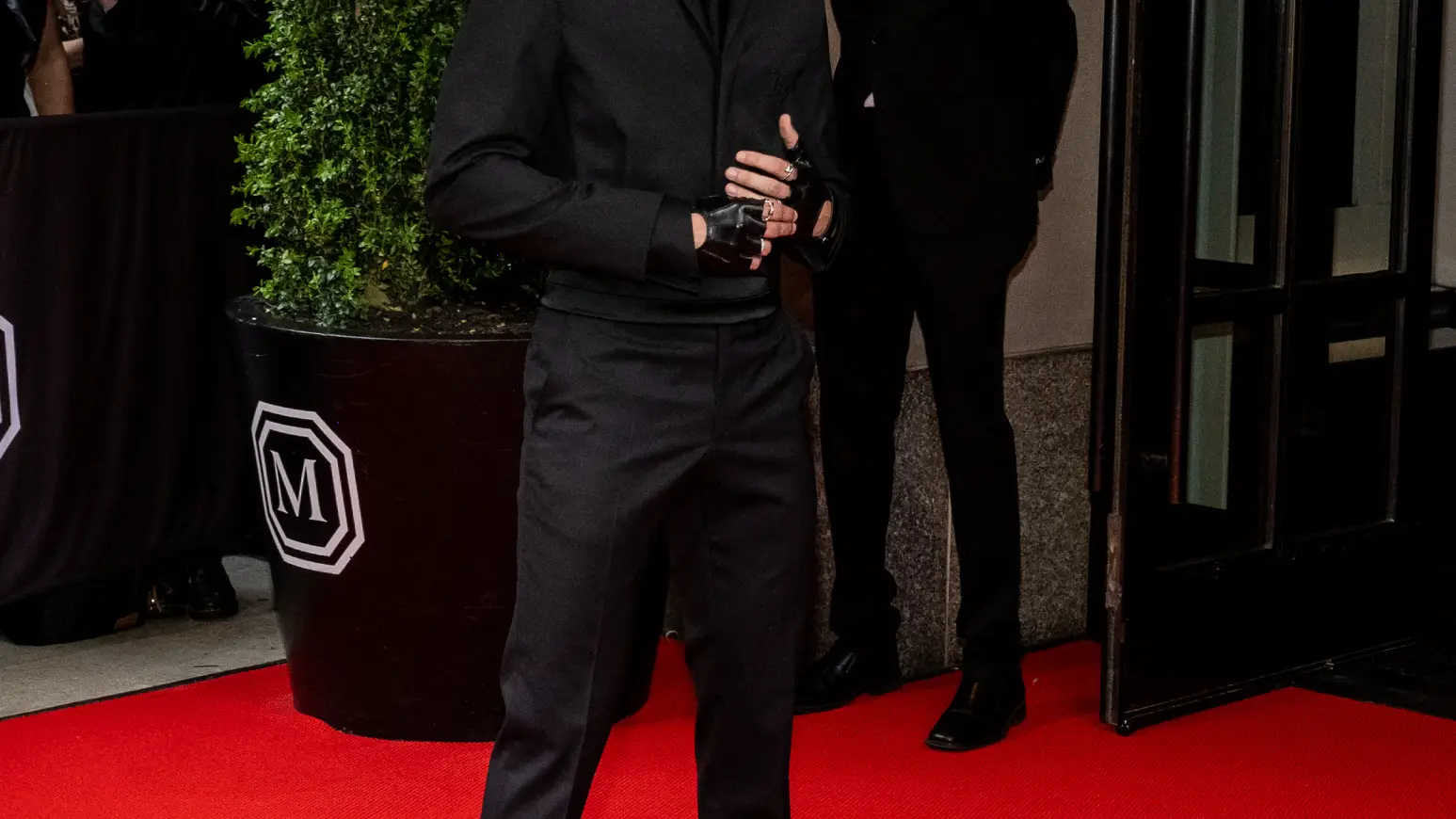 Manu Ríos antes de llegar la MET Gala de Nueva York