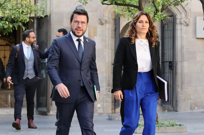 Aragonès fulmina a la directora de Función Pública de la Generalitat por el caos de las oposiciones