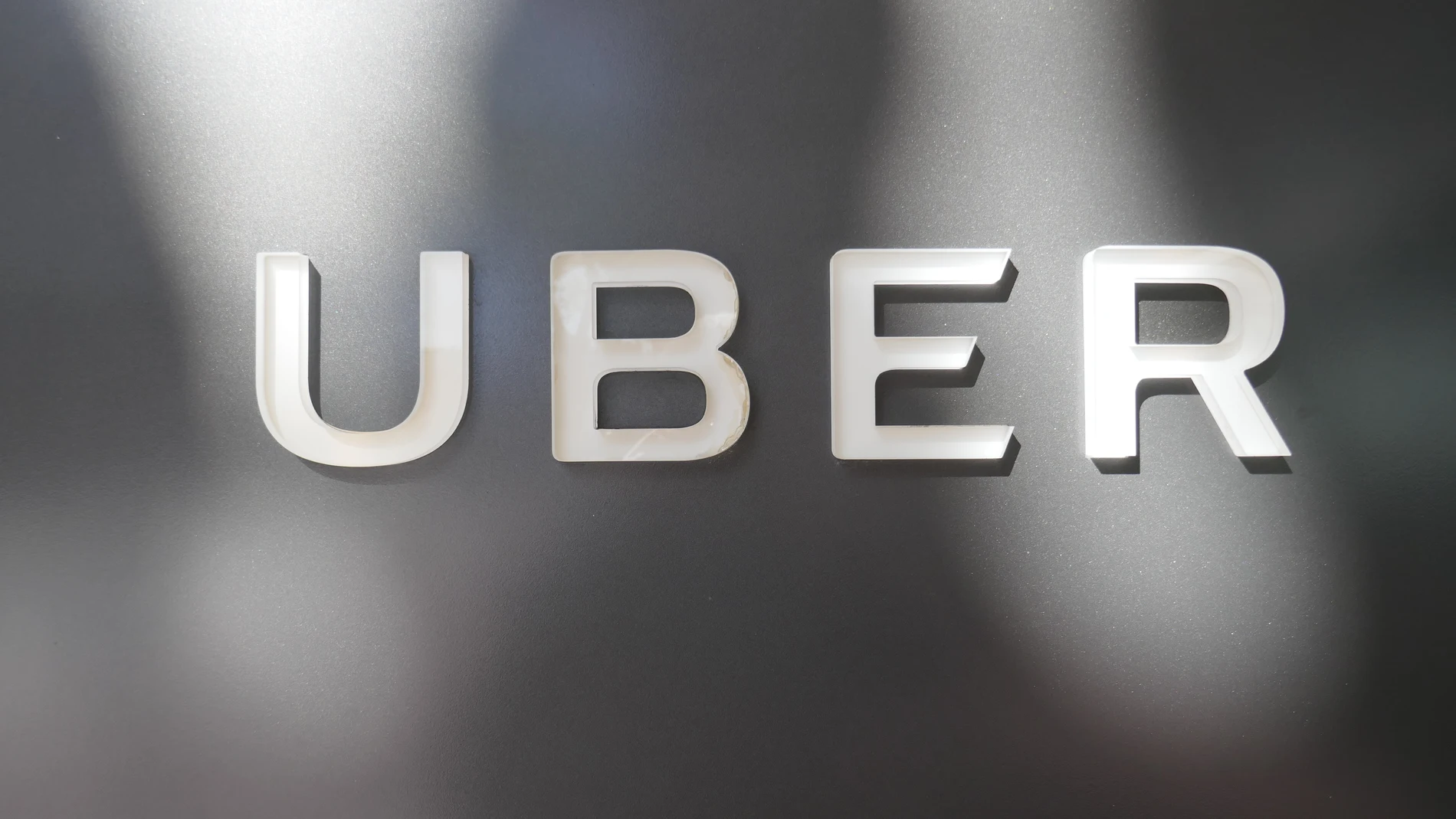 FILED - 07 May 2018, US, San Francisco: A view of Uber's logo at the company's headquarters in San Francisco. Photo: Christoph Dernbach/dpa (Foto de ARCHIVO) 07/05/2018 ONLY FOR USE IN SPAIN