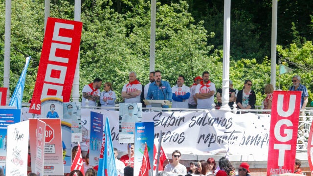 Manifestación de los sindicatos asturianos UGT y CCOO por el Día del Trabajador