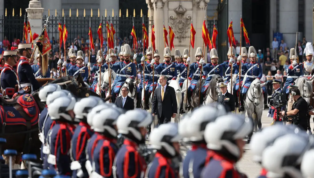 Los Reyes reciben al Presidente de Colombia y la Primera Dama en el Palacio Real