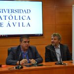 Ricardo Reier, director de la Escuela de Negocios Ávila Business School, y Juan Carlos Pérez, alcalde de Quijorna, renuevan el convenio