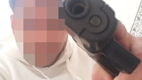 Había amenazas con pistolas