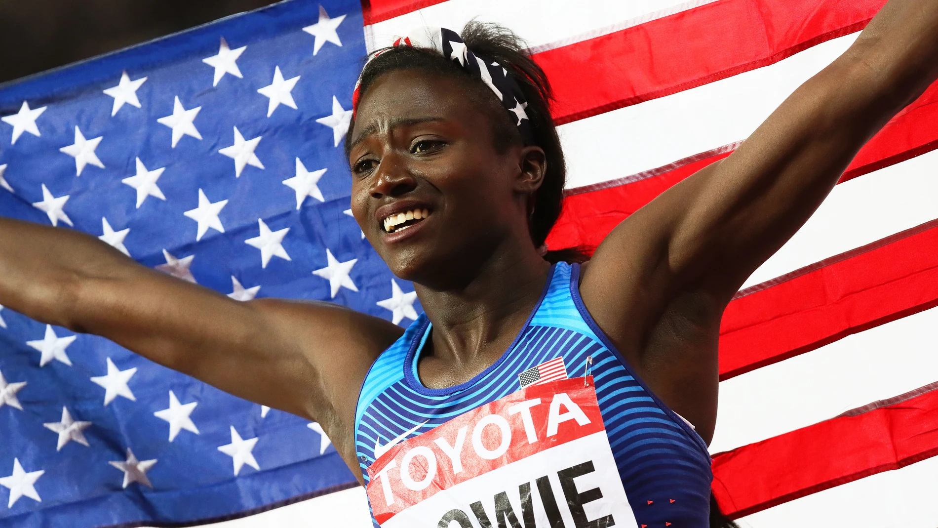 London (United Kingdom), 06/08/2017.- (FILE) - Gold medalist Tori Bowie of the USA celebrates winning the women's 100m at the London 2017 IAAF World Championships in London, Britain, 06 August 2017 (reissued 03 May 2023). Olympic gold medalist Tori Bowie died at the age of 32, her agent said on 03 May 2023. (Mundial de Atletismo, 100 metros, Reino Unido, Estados Unidos, Londres) EFE/EPA/SRDJAN SUKI *** Local Caption *** 53691860 