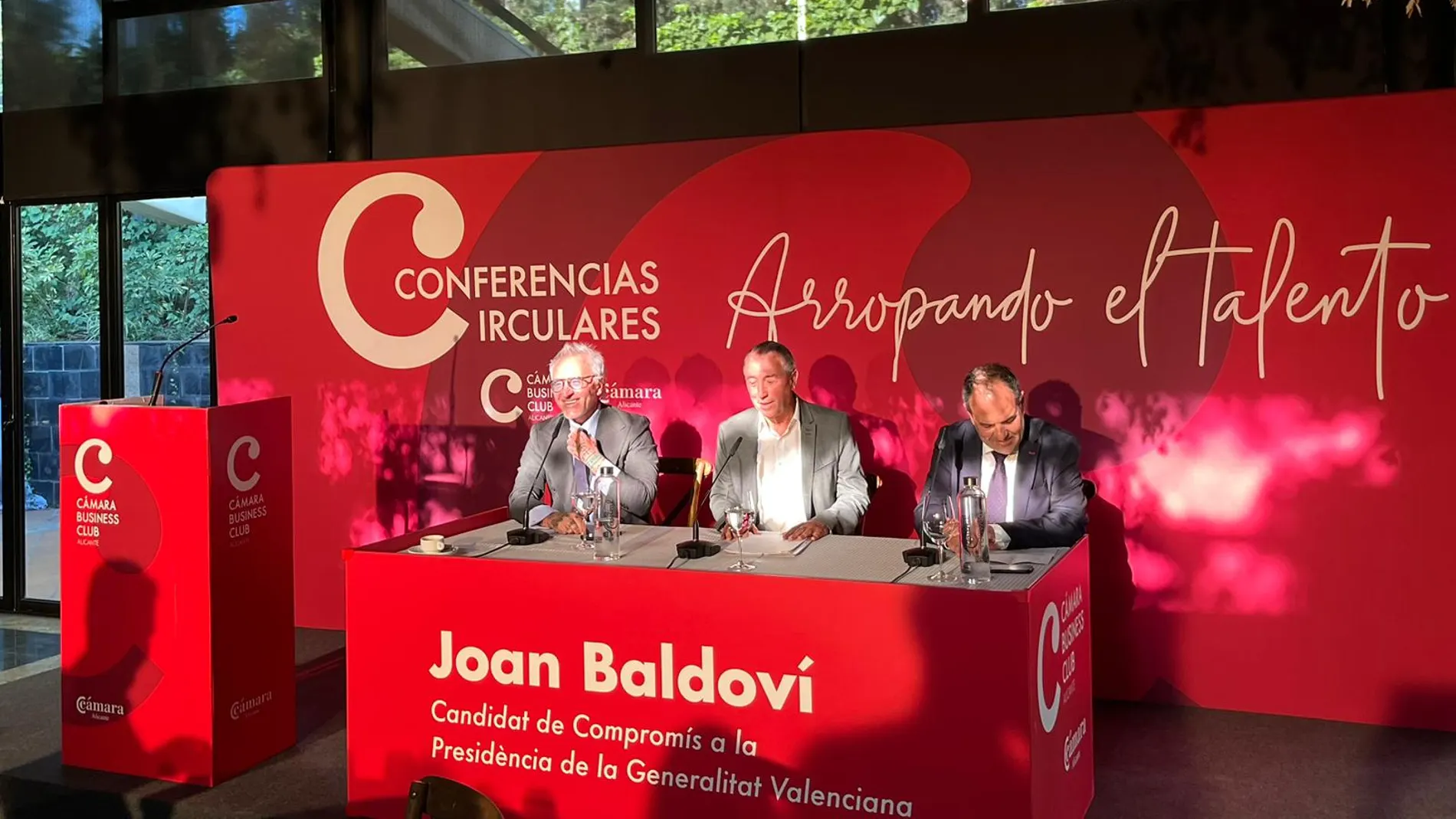 Jesús Navarro Alberola, Joan Baldoví y Carlos Baño en la conferencia de hoy.