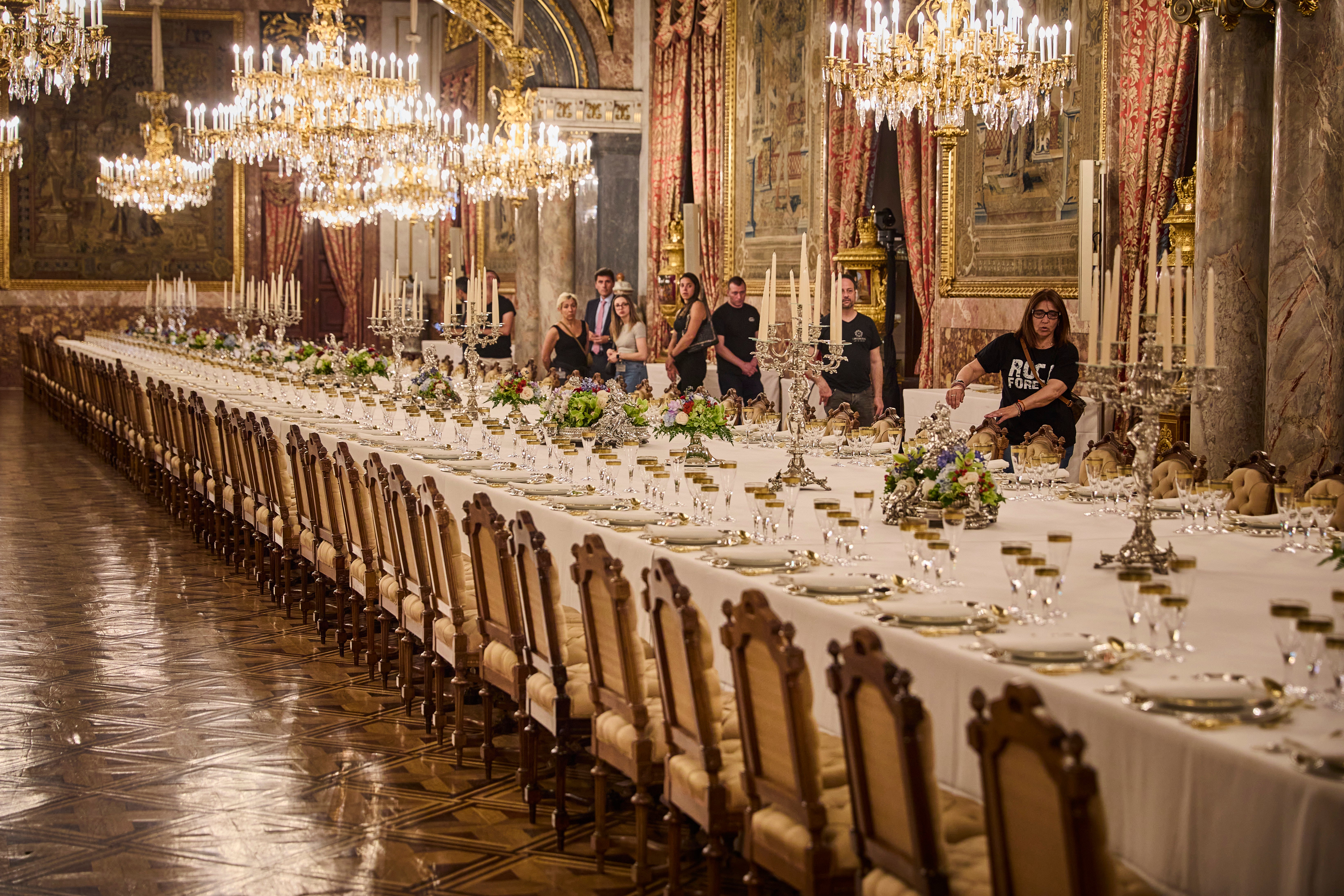 Preparativos Cena de Gala Palacio Real  © Alberto R. Roldán / Diario La Razón