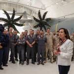 Margarita Robles visita a los componentes del Ala 31 y el Escuadrón de Apoyo al Despliegue Aéreo (EADA)