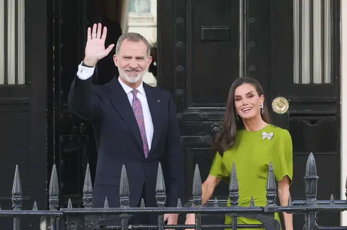 Felipe VI y Letizia deslumbran en la recepción de Palacio