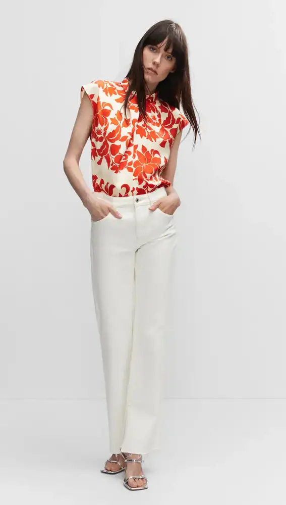 pantalon blanco camisa estampada 67 White pants and patterned shirt