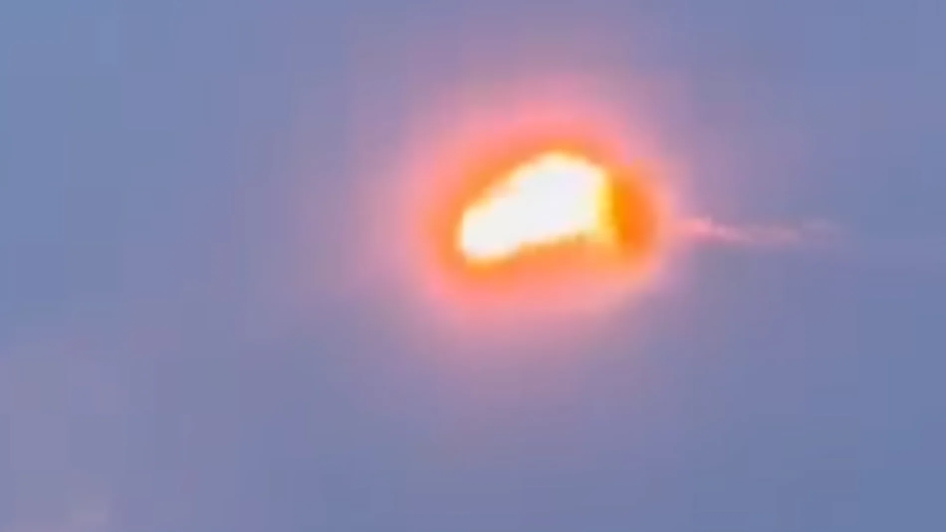 Un misil impacta contra un drone TB2 sobre el cielo de Kiev 