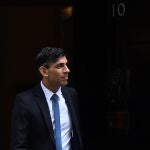 London (United Kingdom), 05/05/2023.- Britain's Prime Minister Rishi Sunak waits to meet New Zealand's prime minister ahead of a bilateral meeting at Downing Street in London, Britain, 05 May 2023. (Nueva Zelanda, Reino Unido, Londres) 