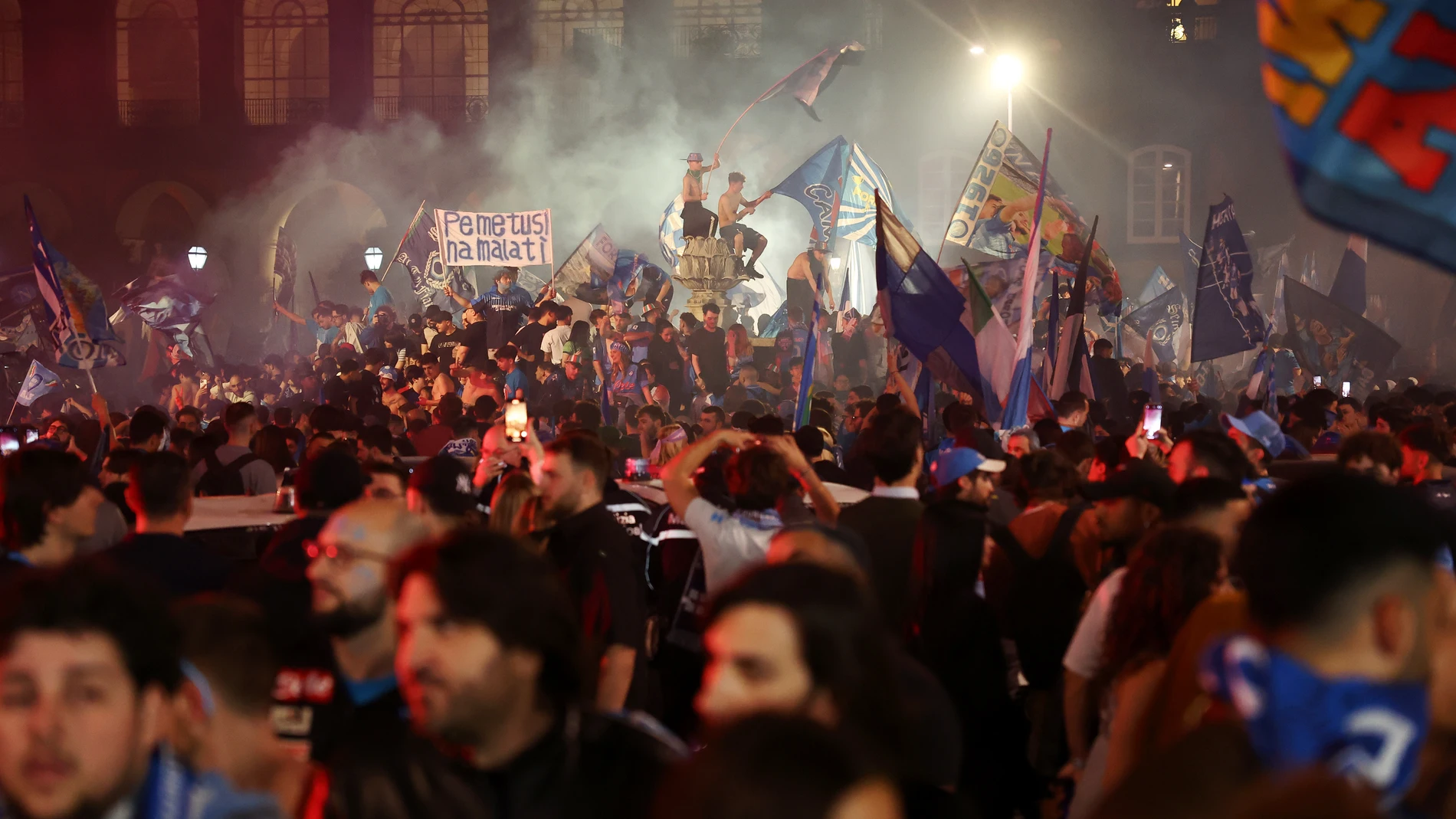 Italia.- Muere un hombre tiroteado durante las celebraciones por la victoria futbolera en Nápoles