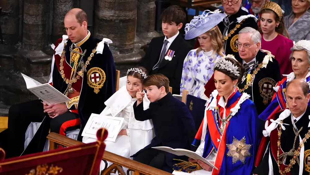 Los príncipes de Gales en primera fila durante la coronación de Carlos III
