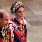 Kate Middleton con pendientes de Lady Di en la coronación de Carlos III.